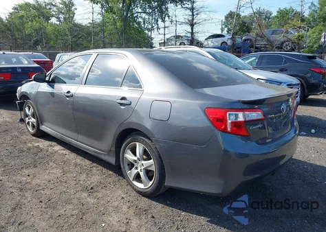 2014 Toyota Camry Se z USA, uszkodzony, nr VIN 4T1BF1FK9EU821759